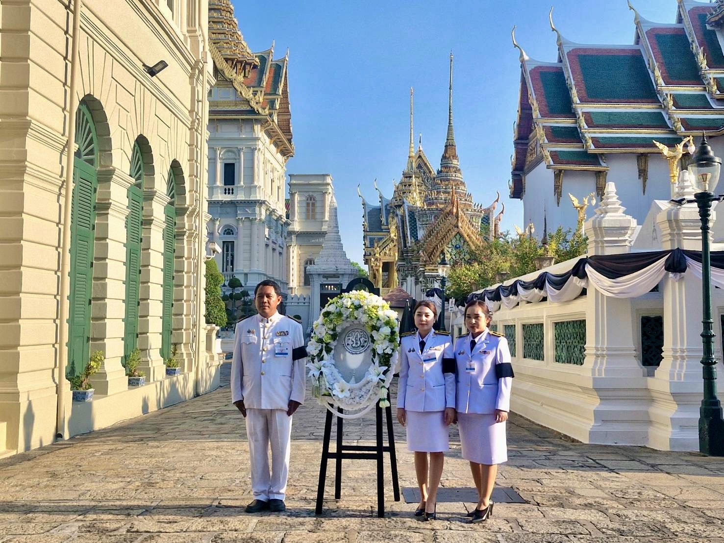 title - ส.ป.ก.อ่างทอง ร่วมเป็นเจ้าภาพบำเพ็ญกุศลถวายพระบรมศพ สมเด็จพระนางเจ้าสิริกิติ์ พระบรมราชินีนาถ พระบรมราชชนนีพันปีหลวง ณ พระที่นั่งดุสิตมหาปราสาท ในพระบรมมหาราชวัง